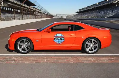 2010 Chevrolet Camaro Indianapolis 500 Pace Car White T-Shirt - idPoster.com