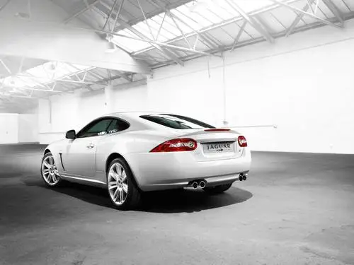 2010 Jaguar XKR White T-Shirt - idPoster.com