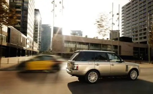 2010 Land Rover Range Rover Tote Bag - idPoster.com