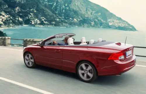 2010 Volvo C70 Jigsaw Puzzle picture 102232