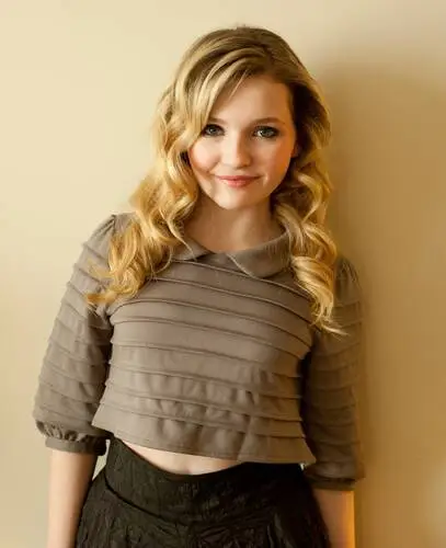 Abigail Breslin Protected Face mask - idPoster.com
