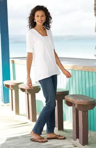 Alexandra Collins White T-Shirt - idPoster.com