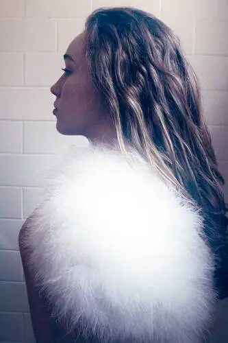 Alycia Debnam-Carey White T-Shirt - idPoster.com