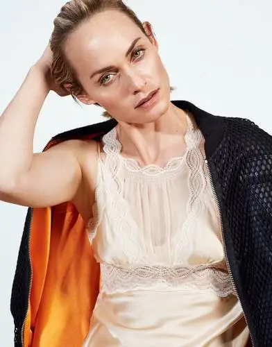 Amber Valletta Jigsaw Puzzle picture 558510