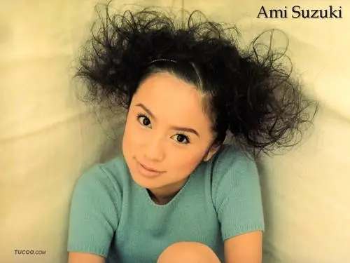Ami Suzuki Women's Colored T-Shirt - idPoster.com