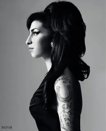 Amy Winehouse Women's Colored T-Shirt - idPoster.com