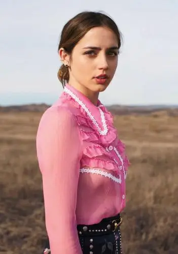 Ana de Armas Women's Colored  Long Sleeve T-Shirt - idPoster.com