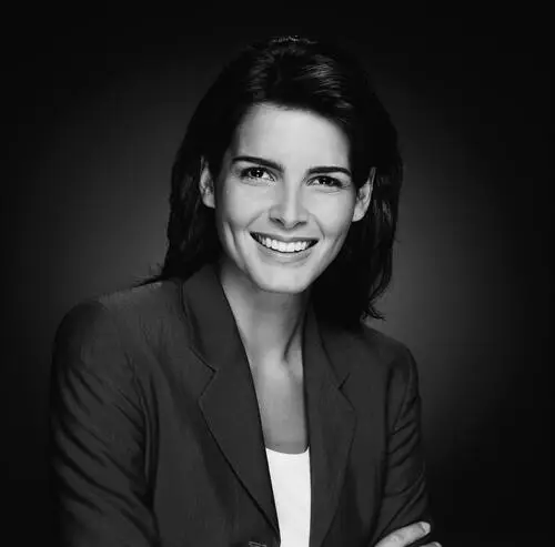 Angie Harmon Wall Poster picture 909777