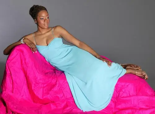 Antonia Okonma Women's Colored Hoodie - idPoster.com