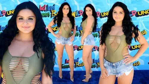 Ariel Winter Jigsaw Puzzle picture 560447