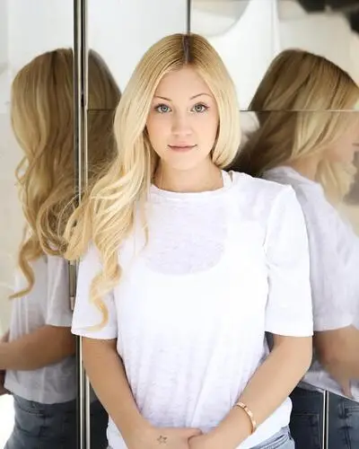 Ava Sambora White T-Shirt - idPoster.com