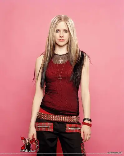 Avril Lavigne Men's Colored T-Shirt - idPoster.com