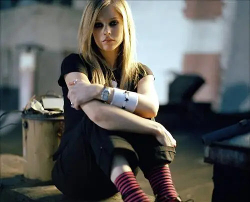 Avril Lavigne White T-Shirt - idPoster.com
