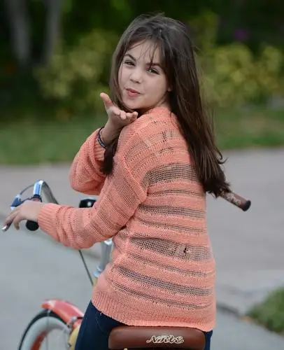 Bailee Madison Men's Colored  Long Sleeve T-Shirt - idPoster.com