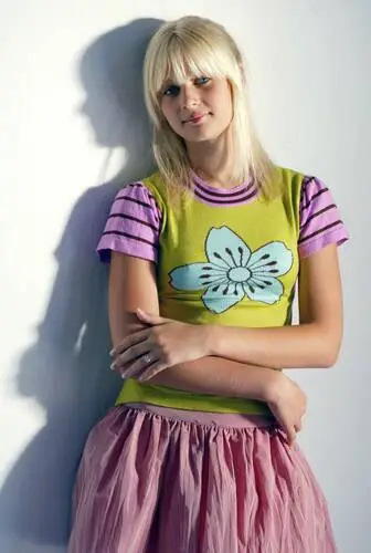 Carly Schroeder Women's Colored T-Shirt - idPoster.com