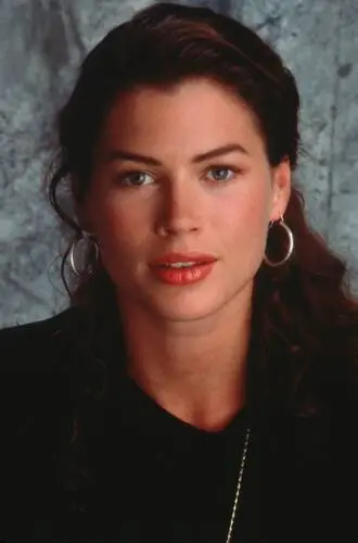 Carre Otis Protected Face mask - idPoster.com