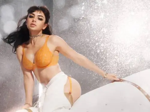 Charli XCX Wall Poster picture 885380