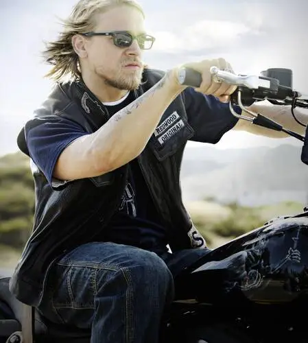 Charlie Hunnam Computer MousePad picture 527117