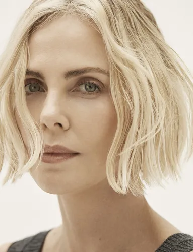 Charlize Theron Wall Poster picture 1170038
