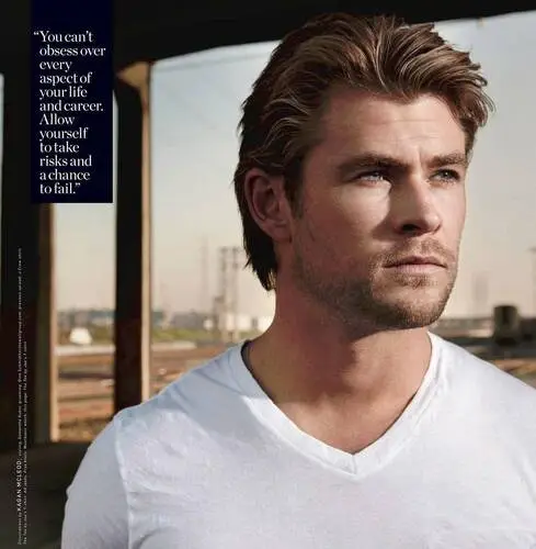 Chris Hemsworth White T-Shirt - idPoster.com