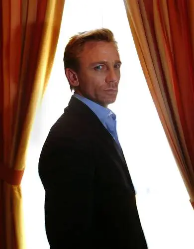 Daniel Craig Wall Poster picture 513830