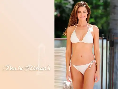 Denise Richards Wall Poster picture 131311