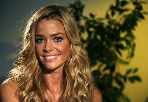 Denise Richards Wall Poster picture 25139