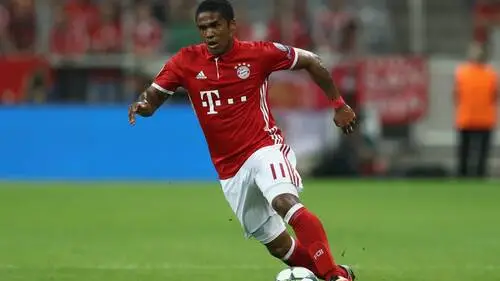 Douglas Costa Wall Poster picture 697891