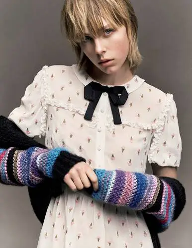 Edie Campbell Kitchen Apron - idPoster.com