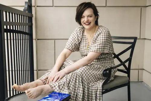 Elisabeth Moss Wall Poster picture 1019395