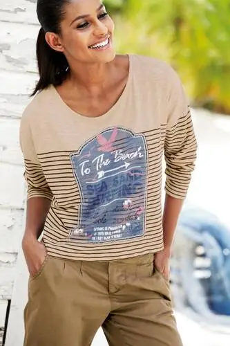 Emanuela de Paula Men's Colored T-Shirt - idPoster.com