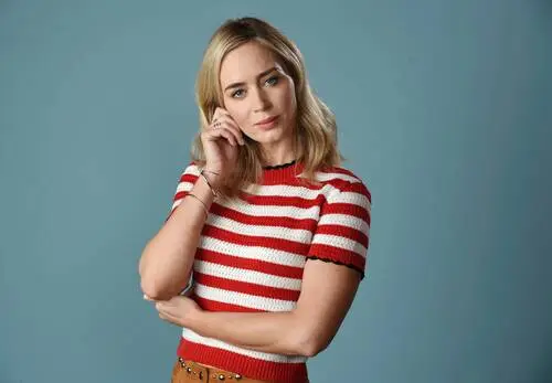 Emily Blunt Protected Face mask - idPoster.com
