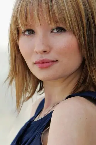 Emily Browning White T-Shirt - idPoster.com