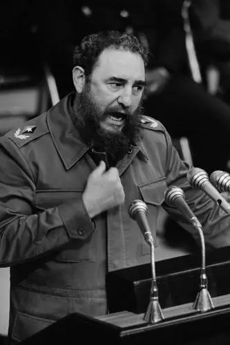 Fidel Castro Men's Colored  Long Sleeve T-Shirt - idPoster.com