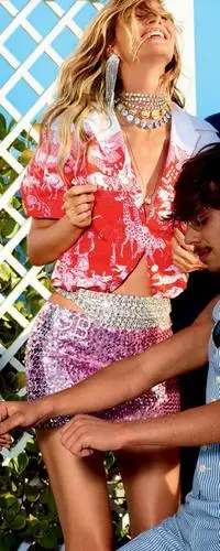Gisele Bundchen Women's Colored  Long Sleeve T-Shirt - idPoster.com