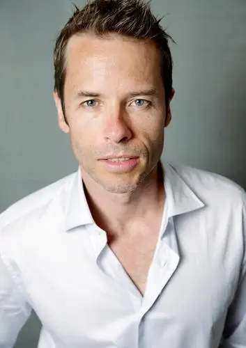 Guy Pearce Wall Poster picture 189133