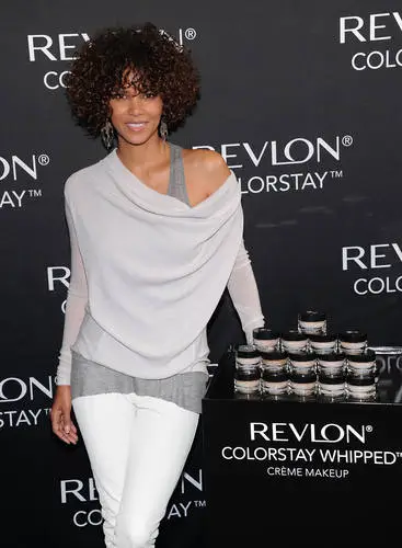 Halle Berry Jigsaw Puzzle picture 170894