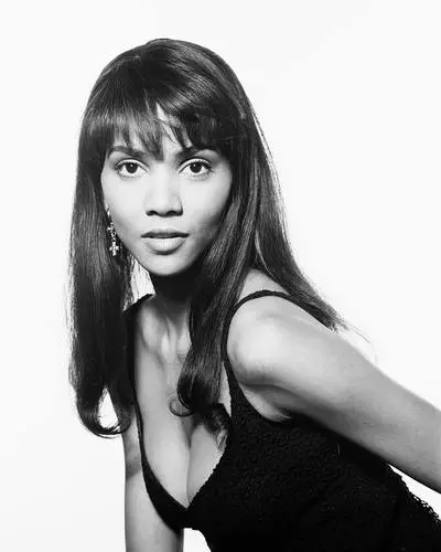 Halle Berry Wall Poster picture 35285