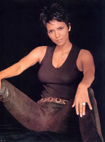 Halle Berry Jigsaw Puzzle picture 35361