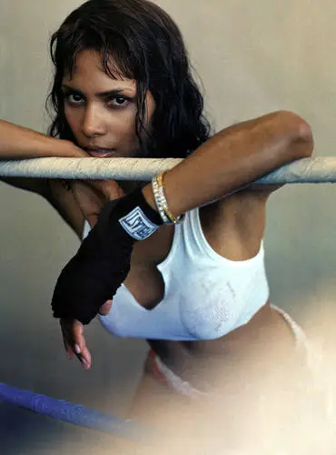 Halle Berry Jigsaw Puzzle picture 35371