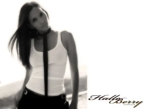 Halle Berry White Tank-Top - idPoster.com