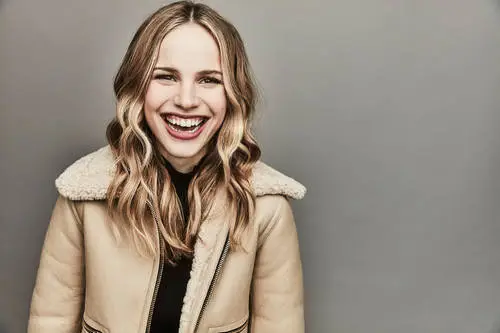 Halston Sage Wall Poster picture 622070