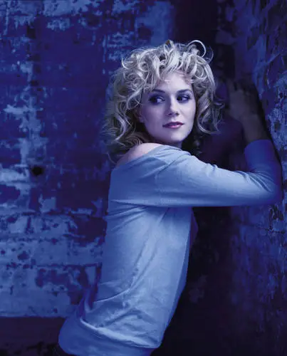 Hilarie Burton Wall Poster picture 626038