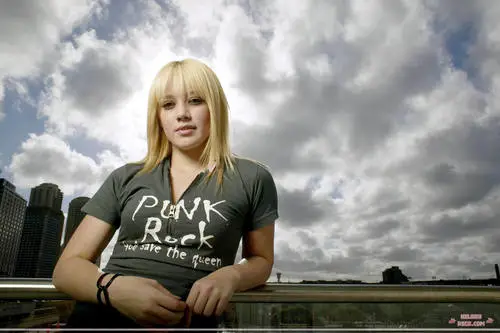 Hilary Duff White T-Shirt - idPoster.com