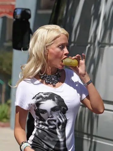 Holly Madison White T-Shirt - idPoster.com