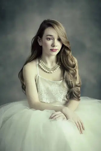 Holly Taylor Jigsaw Puzzle picture 440841