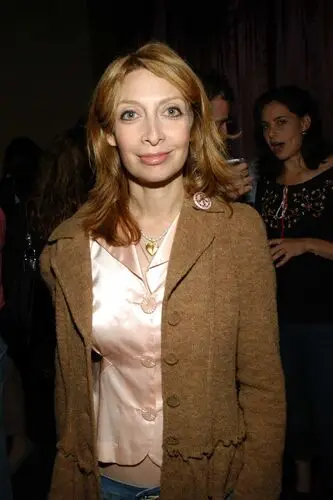 Illeana Douglas Wall Poster picture 75784