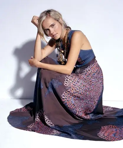 Isabel Lucas Image Jpg picture 359821