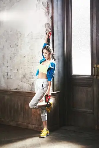 Jeon Hye-bin Women's Colored T-Shirt - idPoster.com