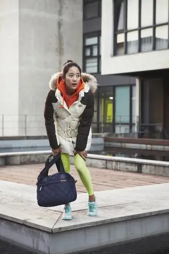 Jeon Hye-bin Women's Colored Tank-Top - idPoster.com